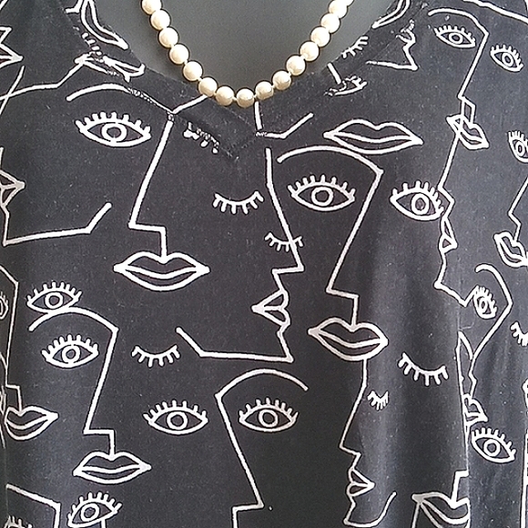 Tahari | Black and White Print High Lo Tunic Blouse - Picture 3 of 12